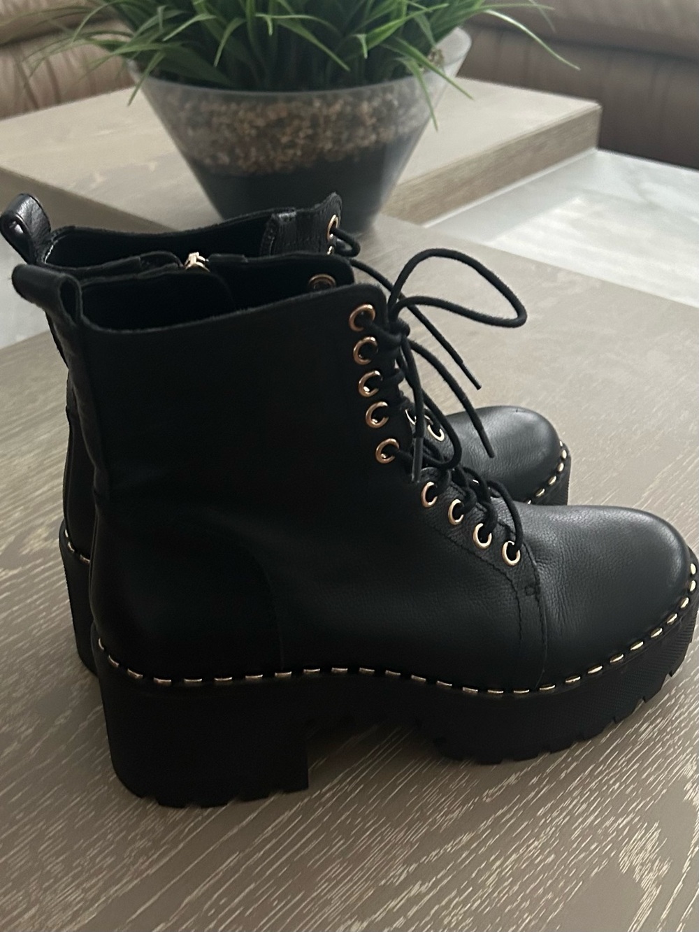 Vince Camuto Mecale Black Leather
Platform Combat Boots. Size 7.5M